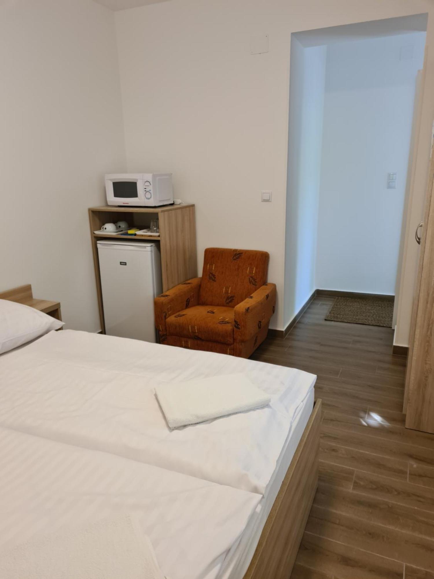 Tancsics Vendeghaz Hotel Siofok Phòng bức ảnh